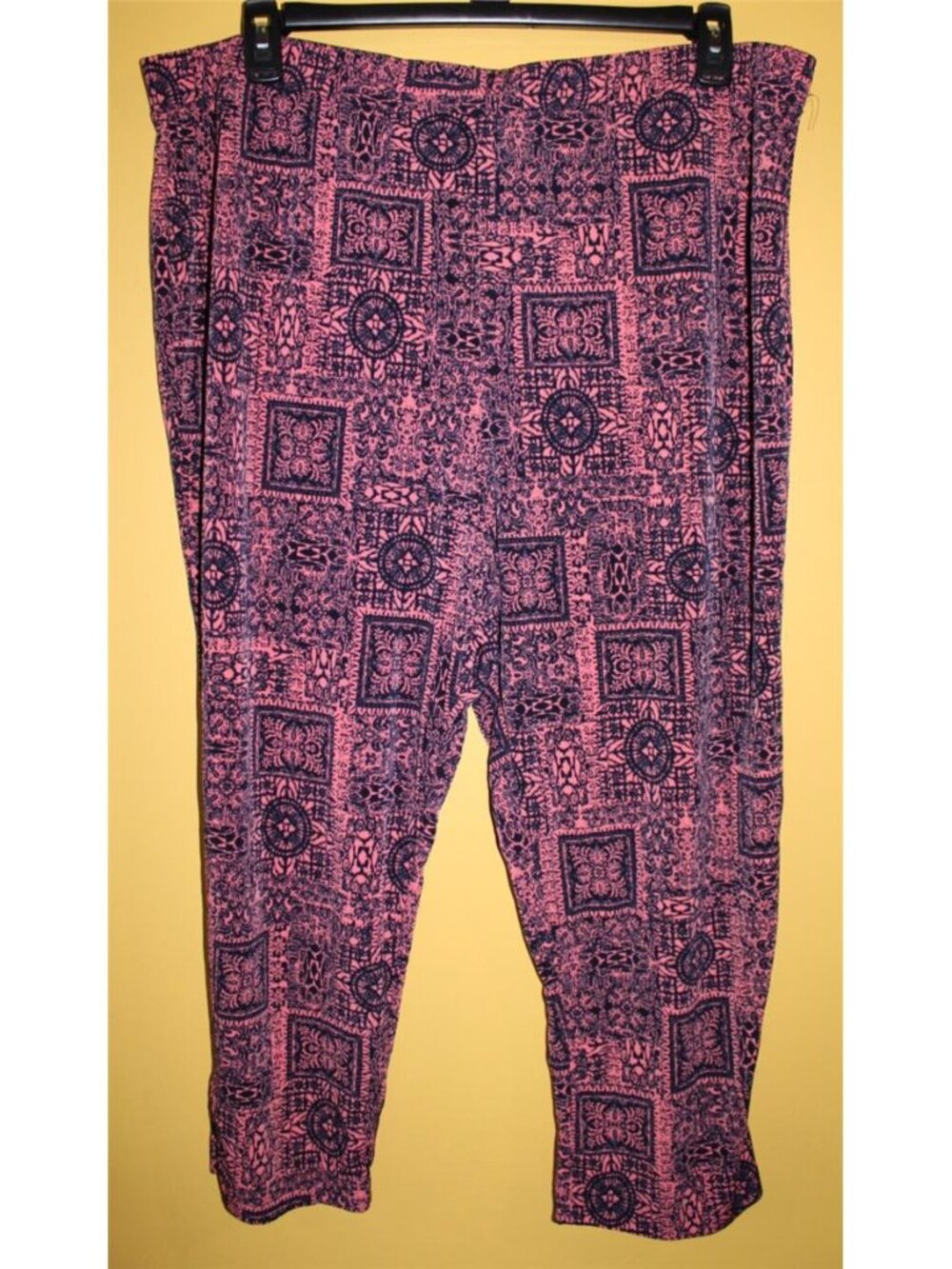 QVC Susan Graver 1x Printed Slinky Liquid Knit Cropped Pull On Pants Coral Navy - Picture 1 of 4